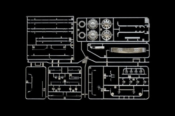 Italeri 3906 SCANIA R730 V8 STREAMLINE SILVER GRIFFIN