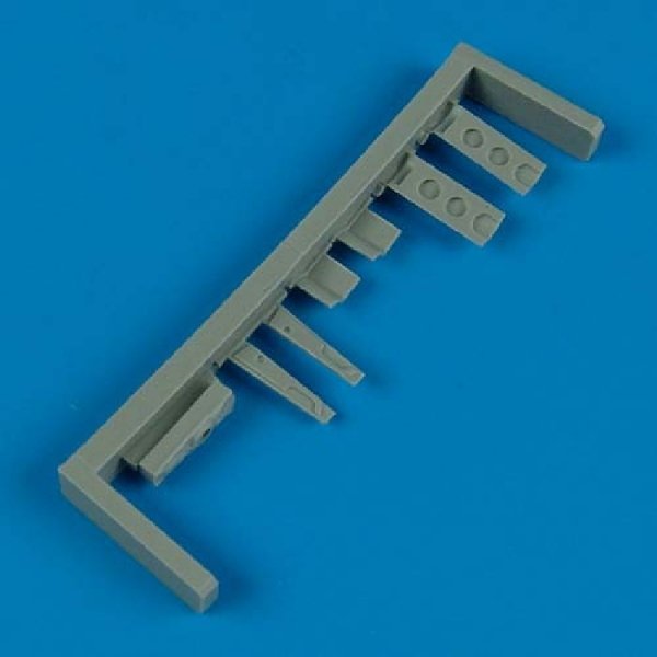 Quickboost QB72298 P-40 warhawk undercarriage covers 1/72