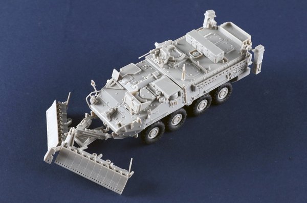 Trumpeter 07427 M1132 Stryker Engineer Squad Vehicle w/SMP 1/72