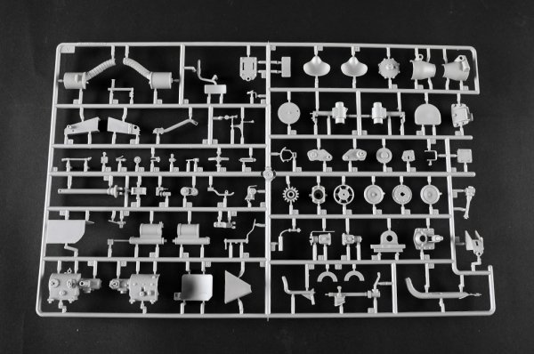 Trumpeter 00948 German Tiger II Heavy Tank - Porsche Turret Early Production 1/16