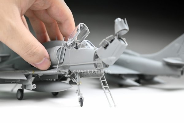 Magic Factory 5002 A-4M Skyhawk Light Attack Aircraft 2 in 1 1/48