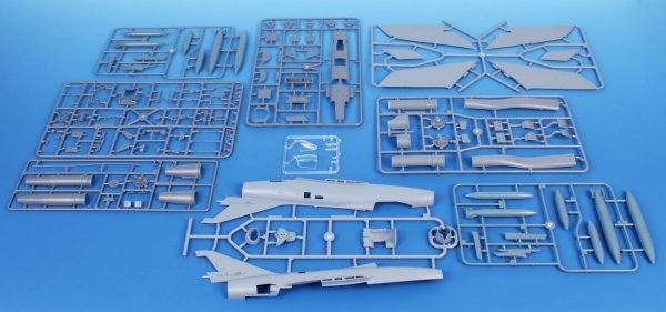 Special Hobby 48238B Dassault SMB-2 Super Mystere / Sa'ar - Israeli Storm in the Sky' (Kit+Book) 1/48
