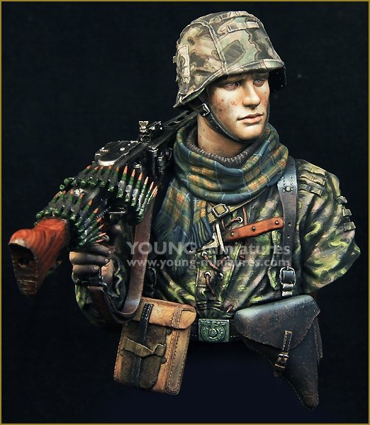 Young Miniatures YM1869 Waffen SS Young Machine Gunner 1944 1/10