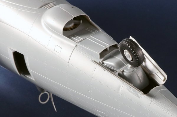 Trumpeter 02427 P-47D Thunderbolt Razorback 1/24