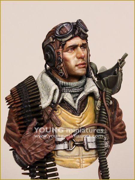 Young Miniatures YM1894 B-24 GUNNER USAAF WWII 1/10
