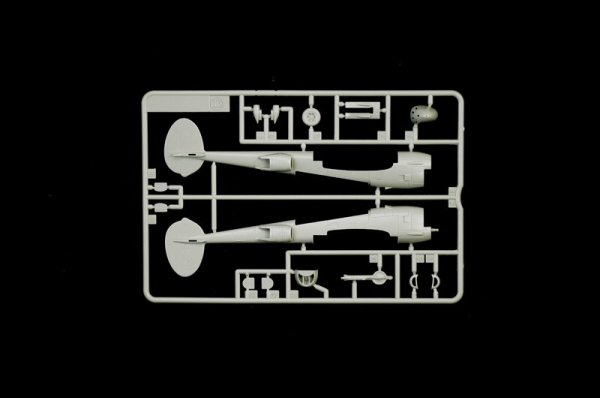 Italeri 1446 P-38J Lightning 1/72