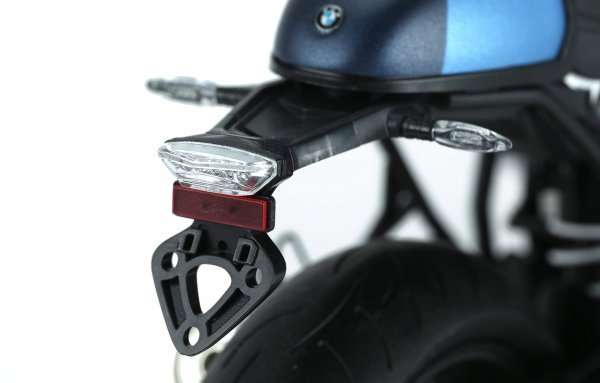 Meng Model MT-003t BMW R nineT Option 719 Mars Red/ Cosmic Blue (pre-coloured) 1/9