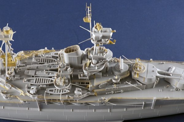 Trumpeter 05379 HMS Resolution 1/350