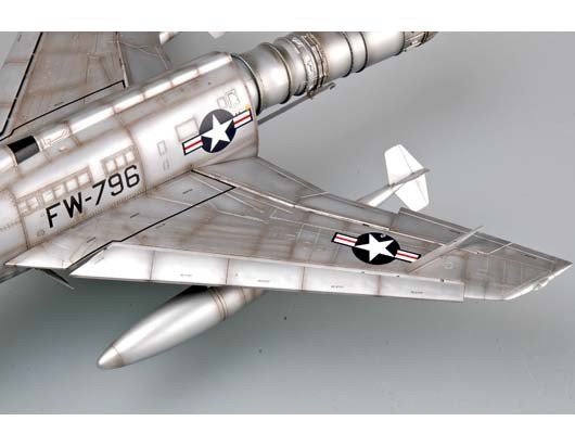 Trumpeter 02232 North American F-100D Fighter (1:32)