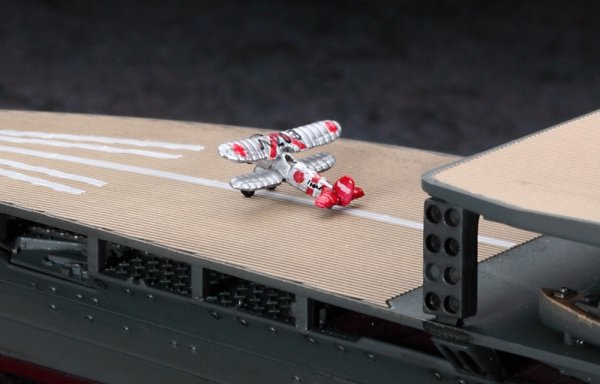 Hasegawa 30072 Japanese Navy Aircraft Carrier Akagi "Three Flight Deck" w/ Carrier-Based Aircraft Set (Biplane) 1/700