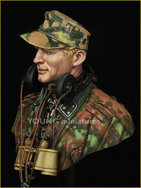 Young Miniatures YM1851 German WAFFEN SS Panzer Officer WWII 1/10
