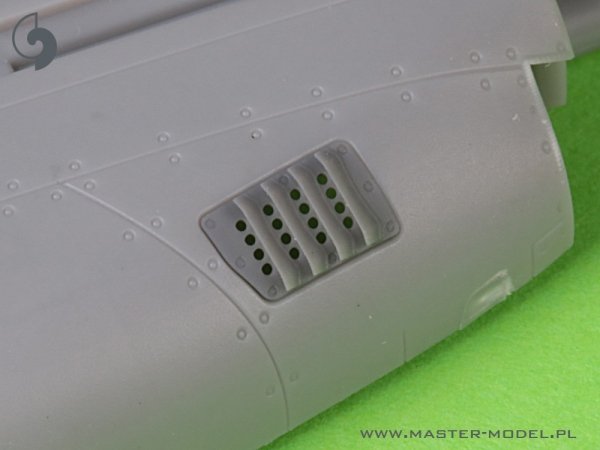 Master AM-72-173 P-51 Mustang - pokrywa wlotu powietrza do gaźnika - typ z żaluzjami dla RAF - wersja B (do modelu Arma Hobby) 1/72