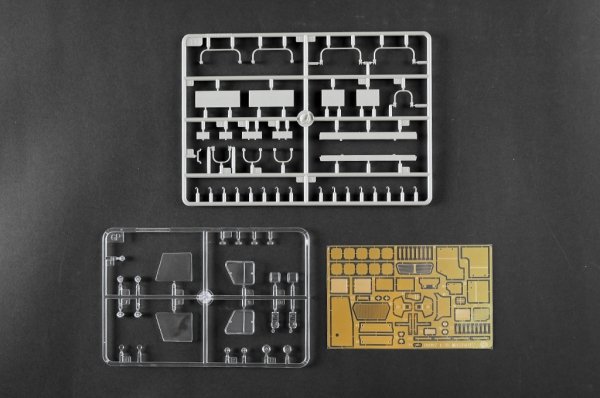 Trumpeter 01097 M1078A1P2 2.5 Ton LMTV Cargo Truck 1/35