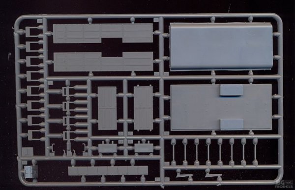 IBG 72003 Bedford QLT Troop Carrier 1/72