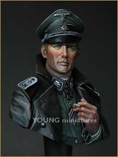 Young Miniatures YM1811 SS TOTENKOPF OFFICER WWII 1/10