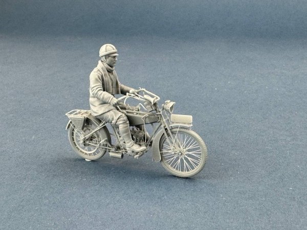 Copper State Models F32-059 German Dispatch Rider riding a motorcycle (Motorcycle not included) 1/32