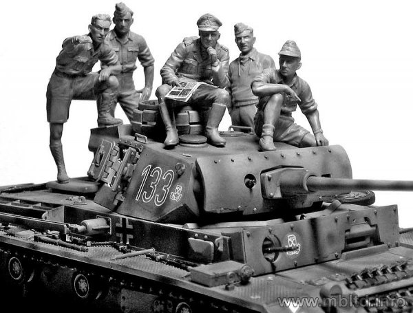 Master Box 3561 Rommel and German Tank Crew (DAK, 1941-1943) 1/35