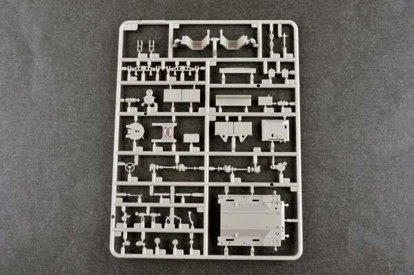 Trumpeter 07194 MAZ-537G intermediate type with MAZ/ChMZAP 5247G semi-trailer 1/72