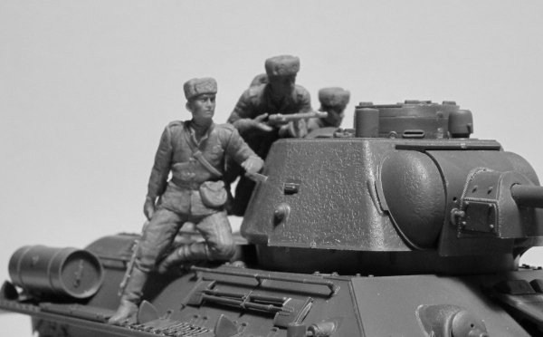 ICM 35640 Soviet Tank Riders (1943-1945) 4 figures 1/35