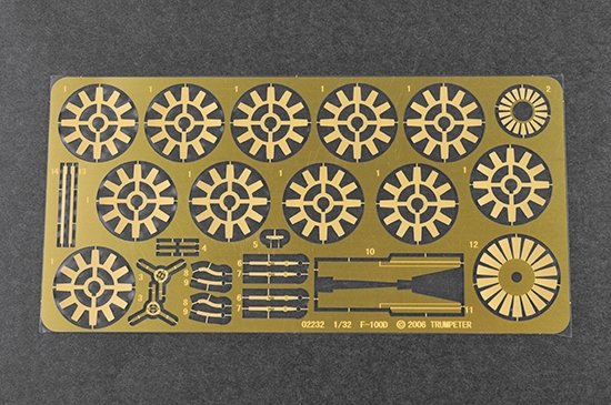 Trumpeter 03221 F-100C Super Sabre 1/32