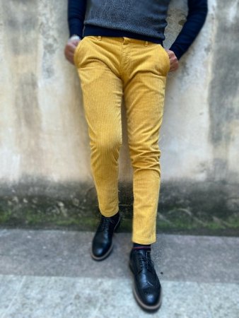 Męskie spodnie sztruksowe, slim - Kolor musztardowy - Made in Italy