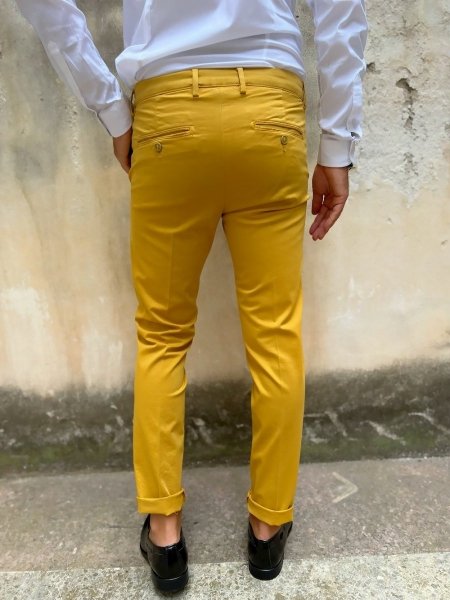 Spodnie męskie - Model - Chinos - Slim - Musztardowy - Made in Italy - Gogolfun.pl