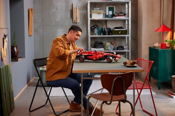 LEGO 42207 Technic Bolid F1 Samochód Ferrari SF-24