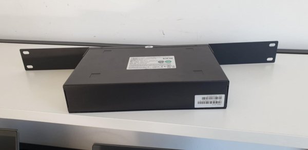 Switch DCN gigabitowy 8-port + 2 SFP S4600-10P-SI 