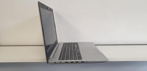 Notebook Dell Inspiron 5570 15,6 FHD i5-8250U 8GB SSD256GB Radeon R7 M460 4GB W11P