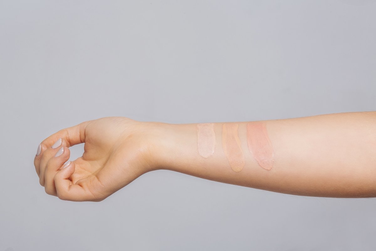 Velvet SKIN podkład i serum 2 w 1 do twarzy SAND