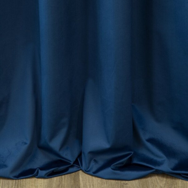 PIERRE CARDIN zasłona SIBEL z miękkiego i delikatnego welwetu, 140x270cm granatowa 