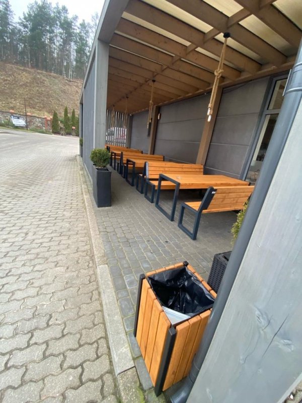 Zielona klasa. Klasa pod chmurką, 2 stoły, 4 ławki i 2 krzesła z oparciem LOFT CERTYFIKAT