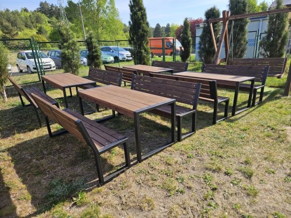 Zielona klasa. Klasa pod chmurką, 4 stoły i 8 ławek z oparciem LOFT CERTYFIKAT