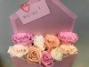 Box list z wiecznymi pastelowymi różami