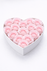 średni Box serce świeże, żywe róże