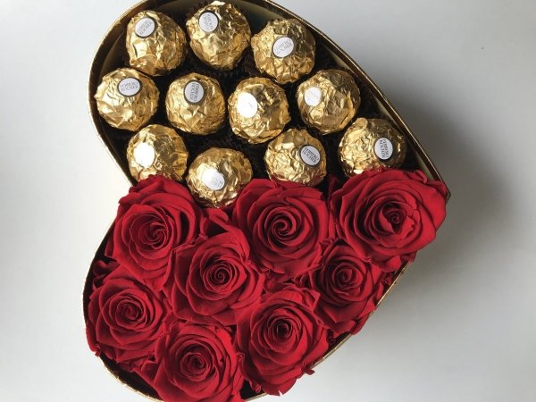  Box serce róże świeże, żywe i Ferrero Rocher