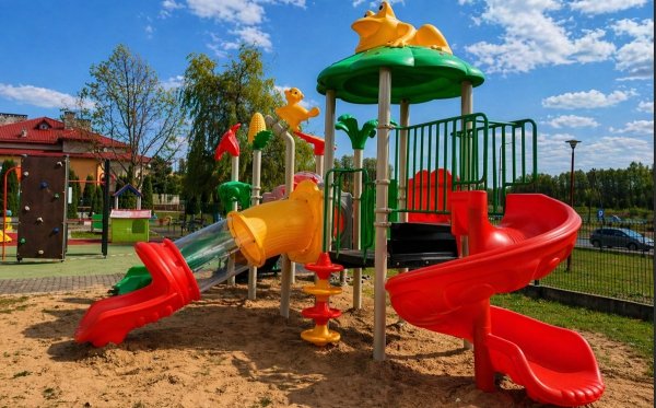 Nowoczesny plac zabaw dla dzieci – zestaw Animals 06 z tunelami i zjeżdżalniami, przeznaczony do szkół i przedszkoli