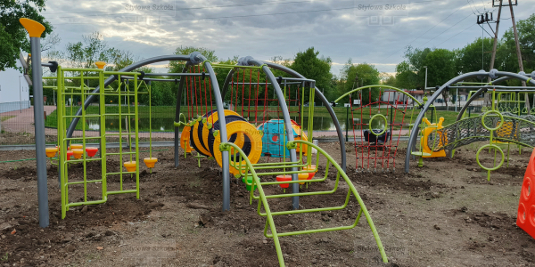 place zabaw sprawnościowy, street workout, sprawnościowy plac zabaw, plac zabaw do ćwiczeń, plac zabaw z drążkami, place zabaw sprawnościowe, drabinki sprawnościowe, place zabaw do gminy