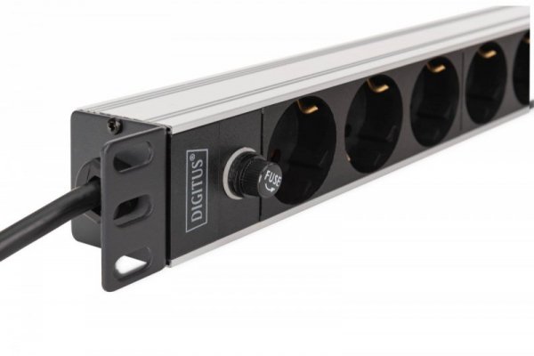 Digitus Listwa zasilająca PDU Rack 19" z bezpiecznikiem przeciążeniowym, 9 gniazd Schuko CEE 7/3 (45°), kabel 2m wtyk IEC C