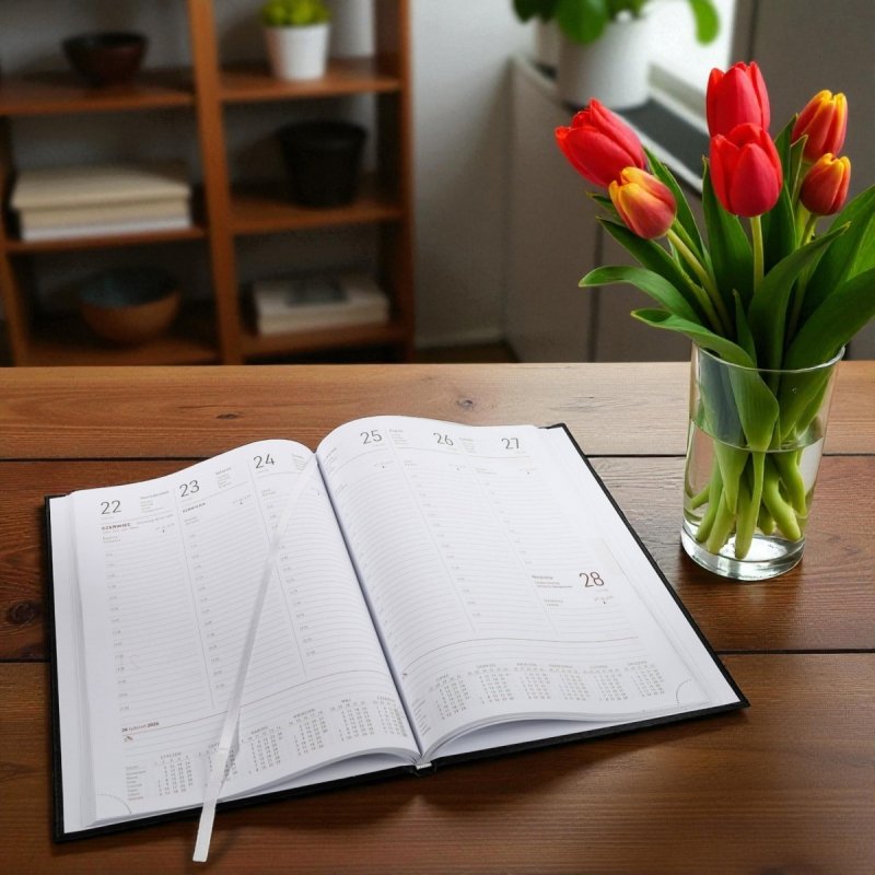 Kalendarz książkowy 2026 A4 tygodniowy papier biały drukowane registry oprawa ALUMINIUM granatowa Z NADRUKIEM LOGO