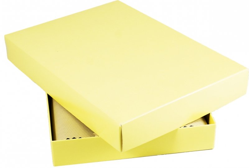 pudełko prezentowe na kalendarz A5 wyłożone ozdobnym materiałem