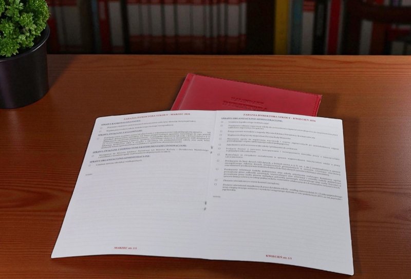 kalendarz książkowy na rok szkolny 2025-2026 dla dyrektora szkoły 