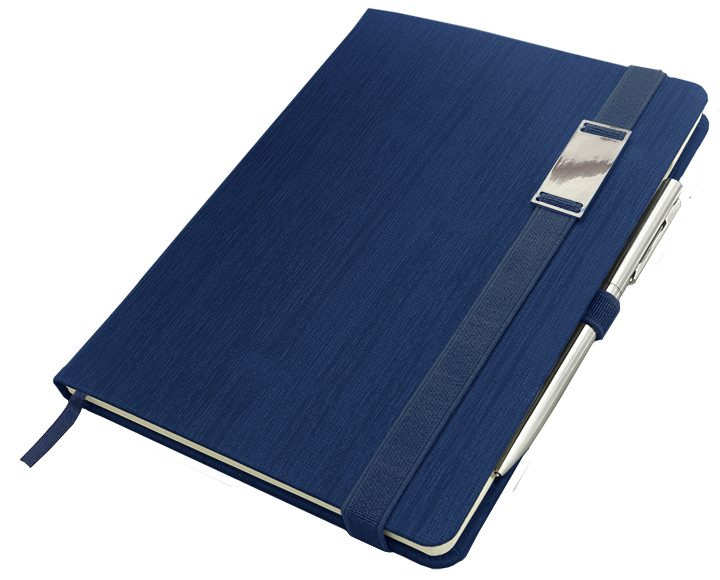 Notes A5 z długopisem zamykany na gumkę z blaszką - papier chamois w kratkę oprawa EKOSKÓRA LINEN granatowa (gumka granatowa) 