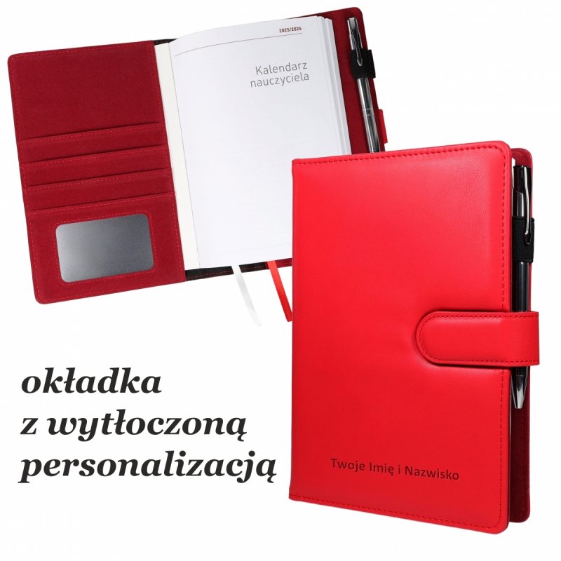 kalendarz dla pedagogów na rok szkolny 2025/2026 z kieszeniami na dokumenty z wytłoczonym imieniem i nazwiskiem na okładce