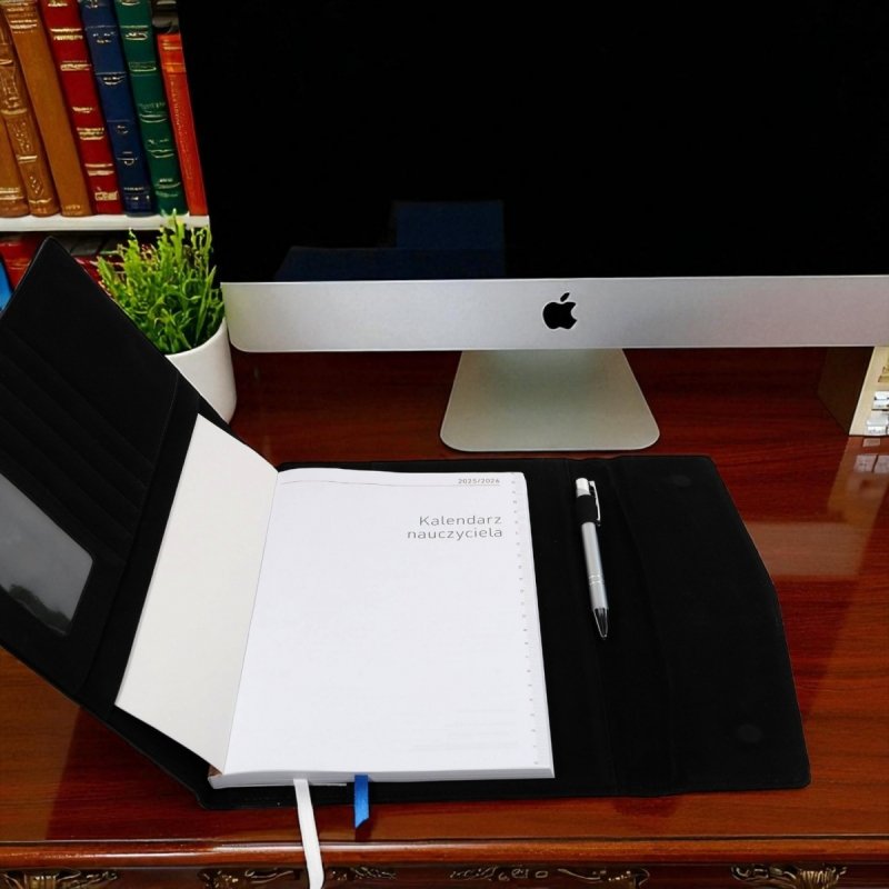 kalendarz dla wychowawcy z okładką wymienną z kieszeniami 