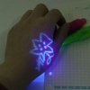 Długopis-UV-z-LED-niewidzialne-napisy-różowy-2