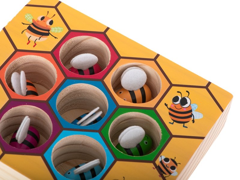 Gra-złap-pszczółkę-plaster-miodu-pszczoły-montessori-4
