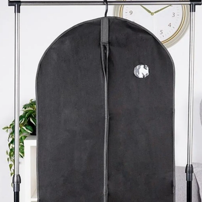 Pokrowiec na Ubrania 60x100 cm z Okienkiem – Ochrona Garniturów i Kurtek Czarny