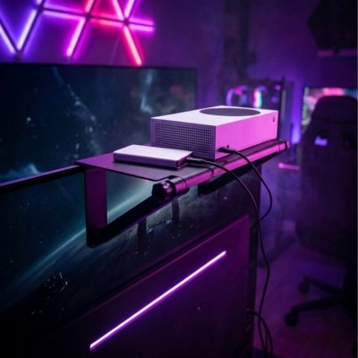 Półka na TV / monitor – uchwyt na dekoder, piloty i akcesoria