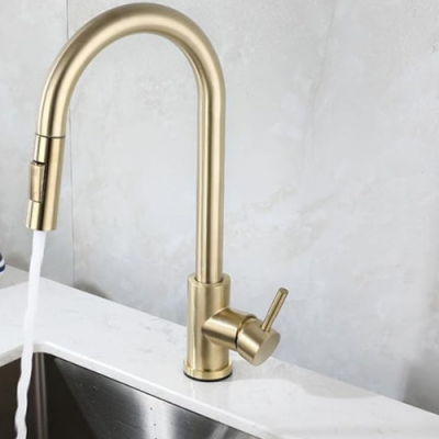 Bateria kuchenna szczotkowane złoto z wyciąganą wylewką – elegancka, obrotowa